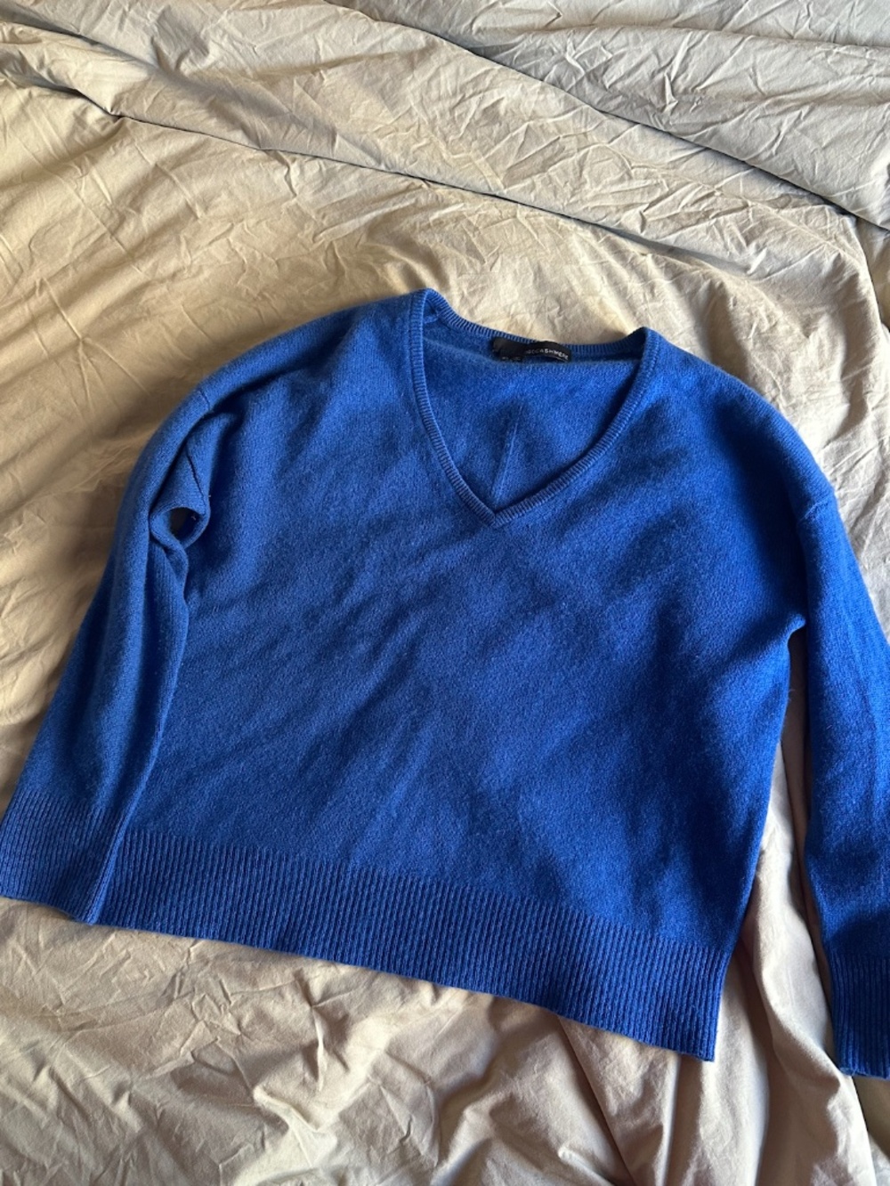 Blue 360cashmere V-neck (size xs)